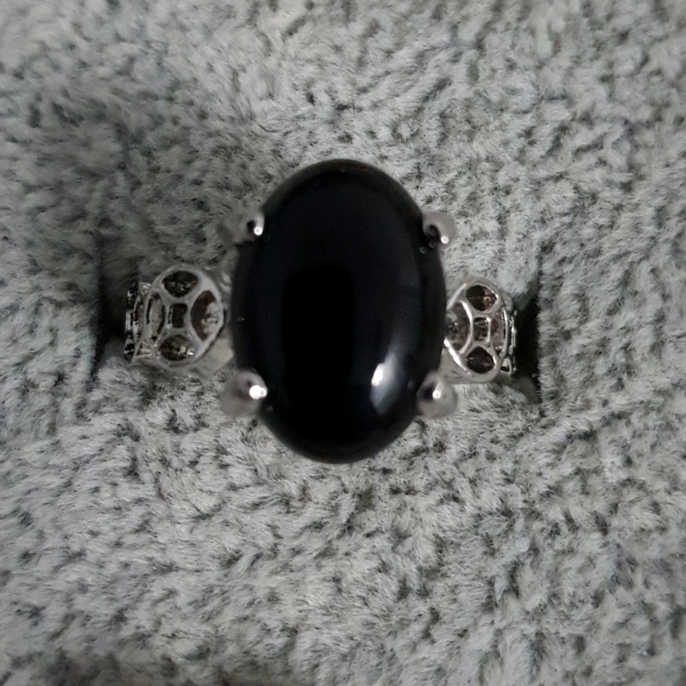 Elegant Onyx Stone Silver Ring - Picture 4 of 6